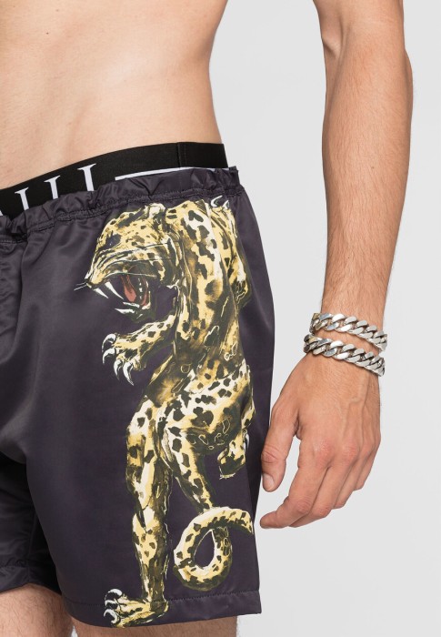 Товар черного цвета с внутренней стороны