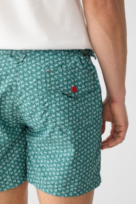 Товар зеленого цвета с внутренней стороны