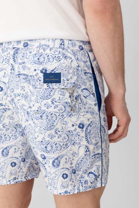 Товар разноцветного цвета с внутренней стороны