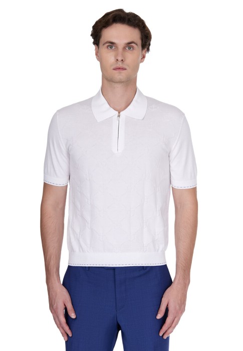 Товар белого цвета с внутренней стороны