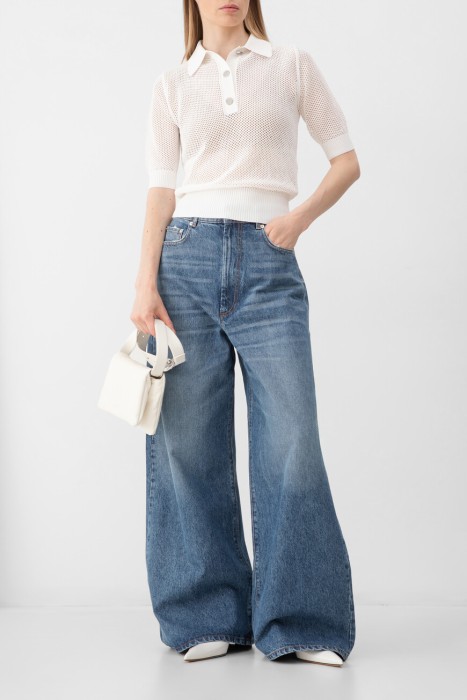 Товар белого цвета с внутренней стороны