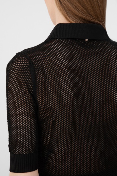 Товар черного цвета с внутренней стороны