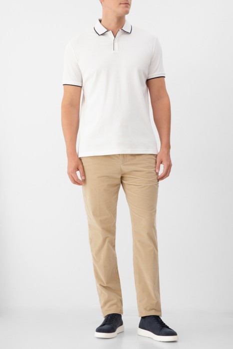 Товар белого цвета с внутренней стороны