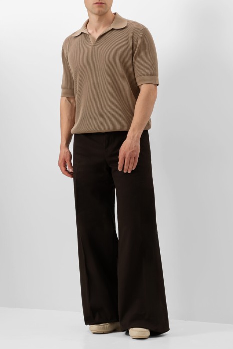 Товар бежевого цвета с внутренней стороны