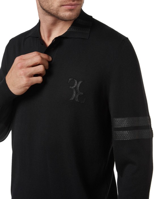 Товар черного цвета с внутренней стороны