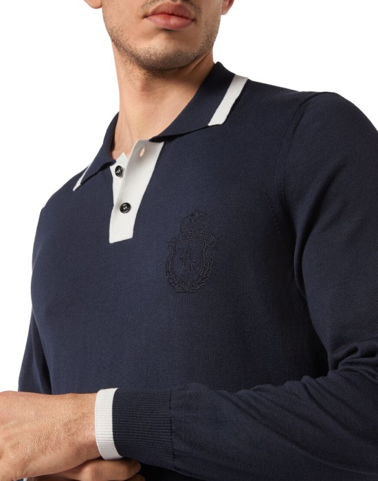 Товар синего цвета с внутренней стороны