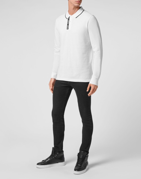 Товар белого цвета с внутренней стороны