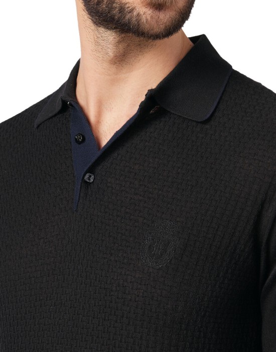 Товар черного цвета с внутренней стороны