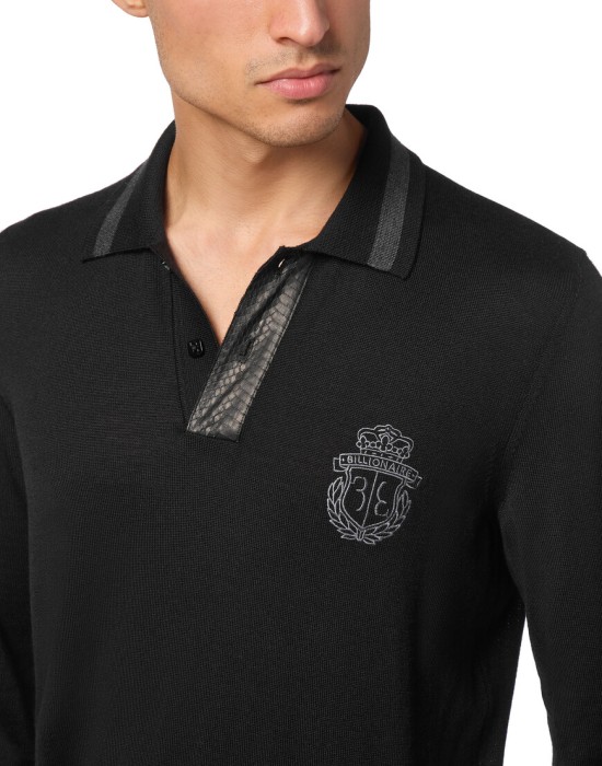 Товар черного цвета с внутренней стороны