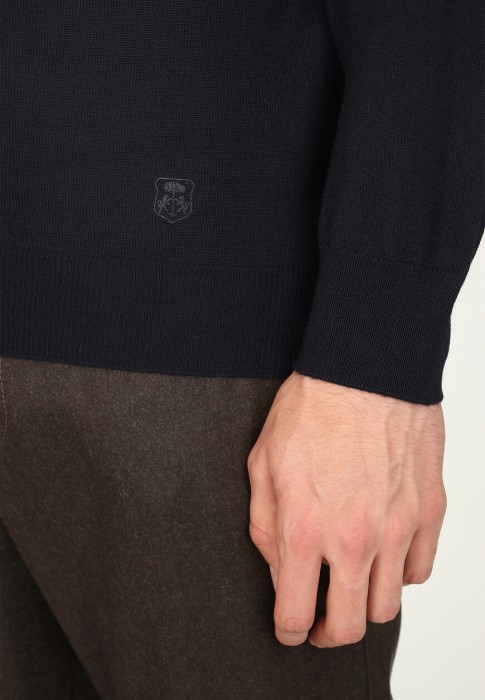 Товар синего цвета с внутренней стороны