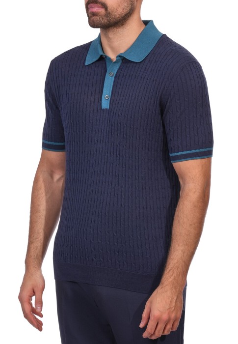 Товар синего цвета с внутренней стороны