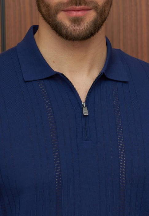 Товар синего цвета с внутренней стороны