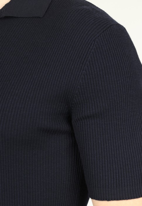 Товар синего цвета с внутренней стороны