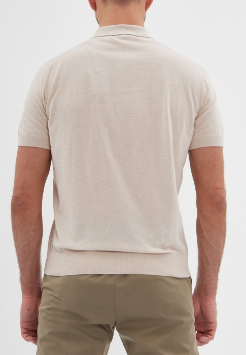 Товар бежевого цвета с внутренней стороны