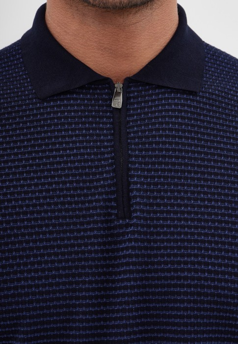 Товар синего цвета с внутренней стороны