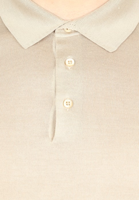 Товар бежевого цвета с внутренней стороны