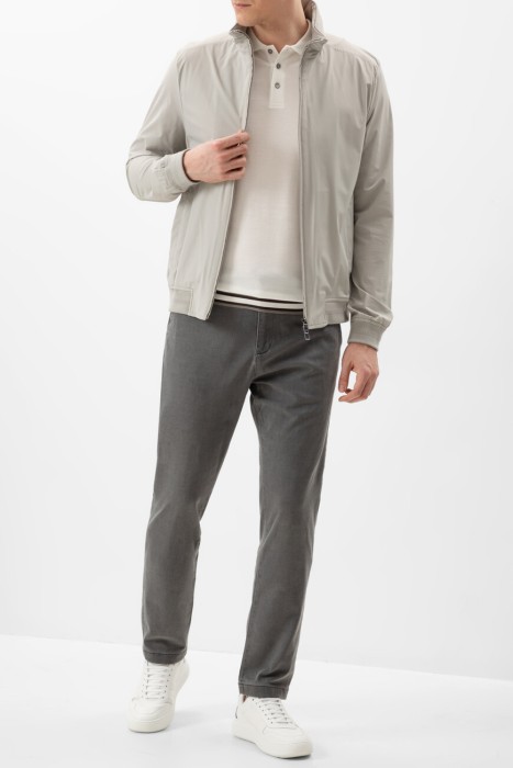 Товар белого цвета с внутренней стороны