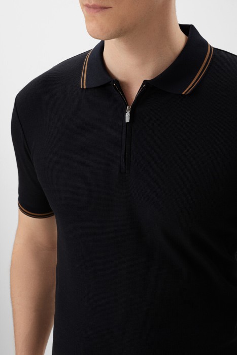 Товар синего цвета с внутренней стороны