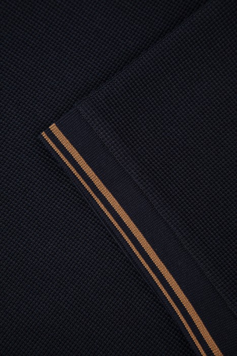 поло  универсального стиля с лицевой стороны