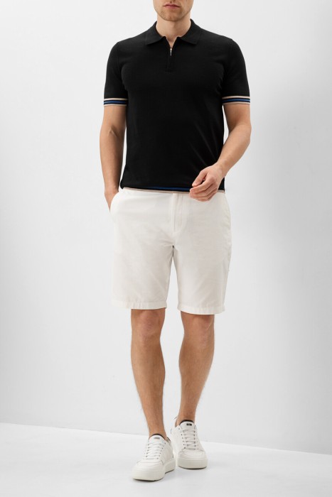 Товар черного цвета с внутренней стороны