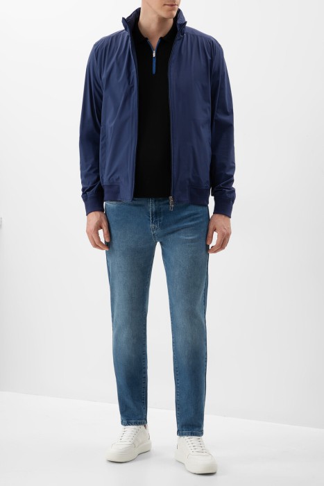 Товар черного цвета с внутренней стороны