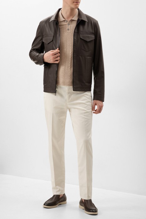 Товар бежевого цвета с внутренней стороны