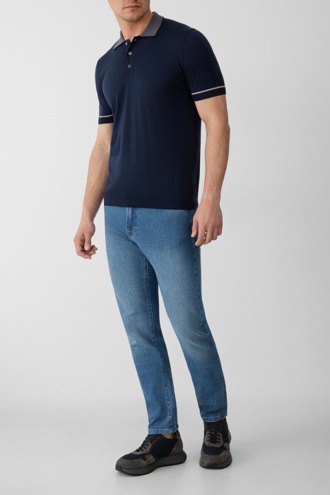 Товар синего цвета с внутренней стороны