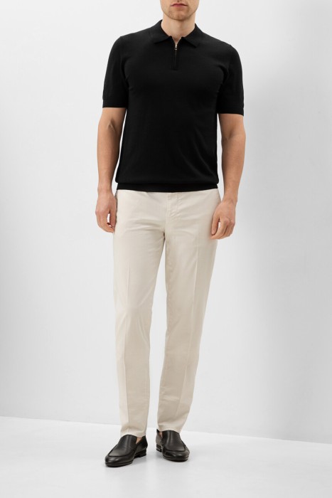 Товар черного цвета с внутренней стороны