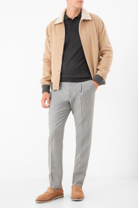 Товар серого цвета с внутренней стороны