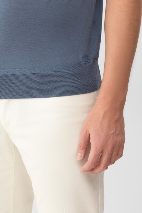 Товар синего цвета с внутренней стороны