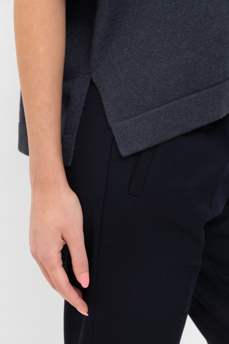 Товар синего цвета с внутренней стороны