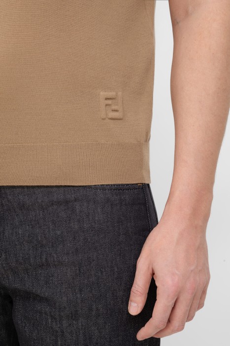 Товар коричневого цвета с внутренней стороны