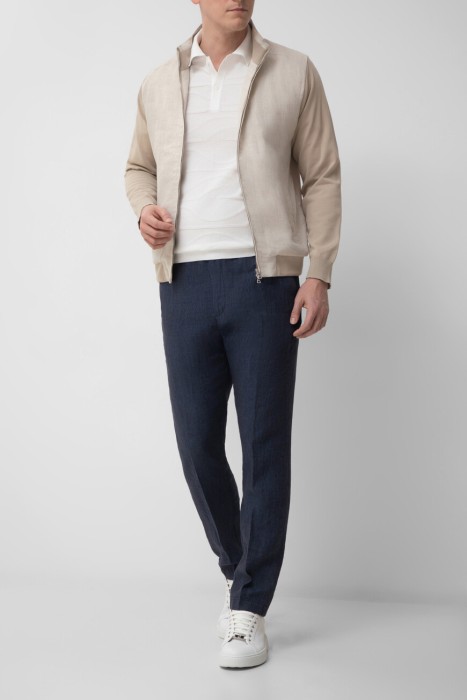 Товар белого цвета с внутренней стороны