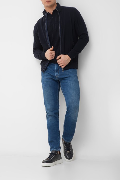 Товар синего цвета с внутренней стороны