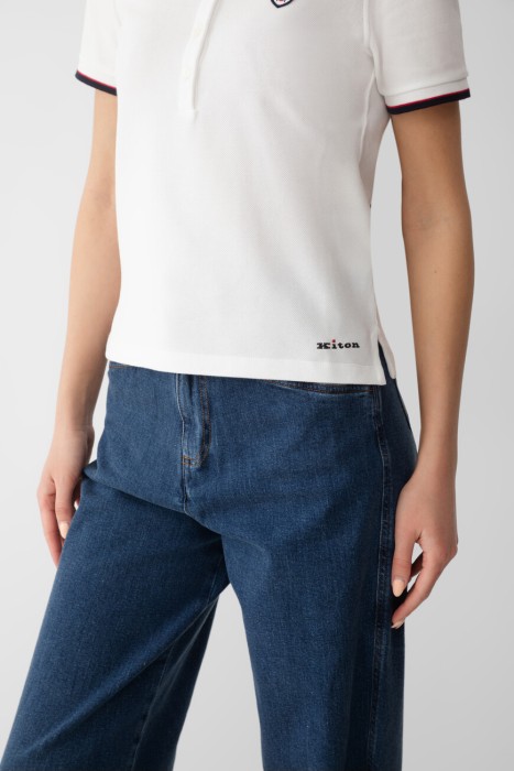 Товар белого цвета с внутренней стороны