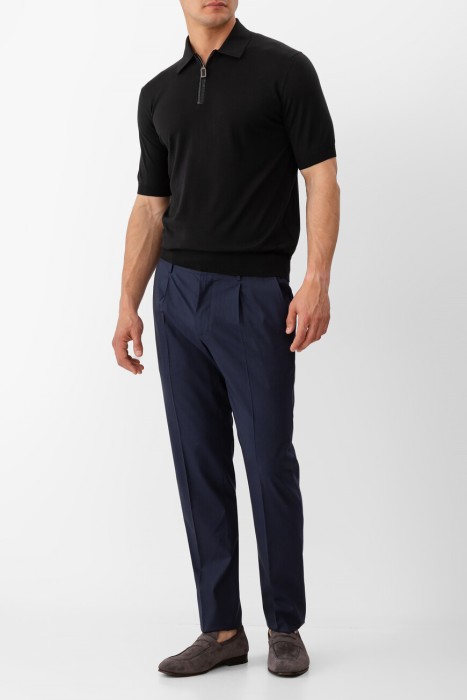 Товар черного цвета с внутренней стороны