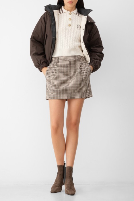 Товар белого цвета с внутренней стороны