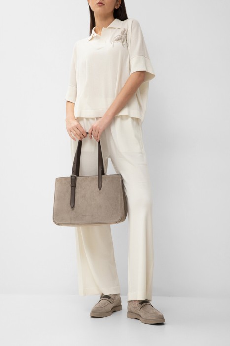 Товар белого цвета с внутренней стороны