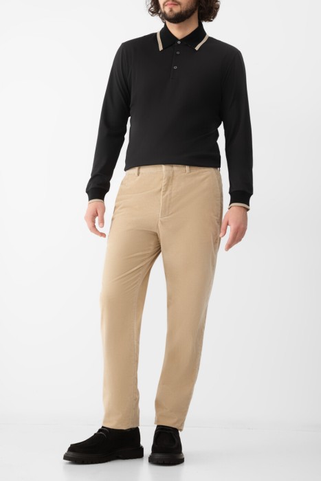 Товар черного цвета с внутренней стороны