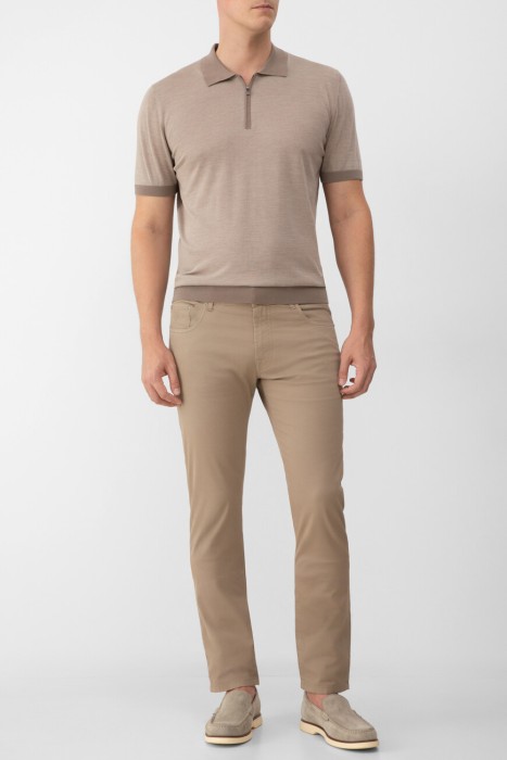 Товар коричневого цвета с внутренней стороны