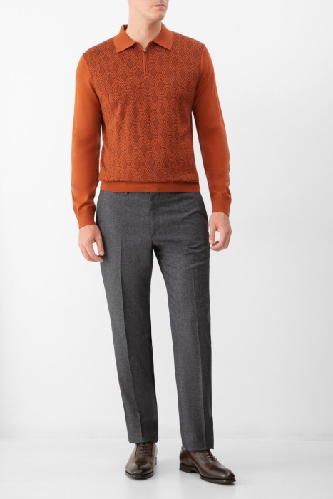 Товар оранжевого цвета с внутренней стороны