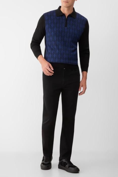 Товар черного цвета с внутренней стороны