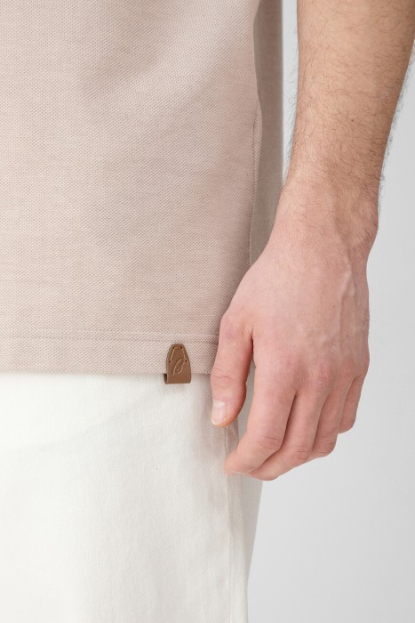 Товар коричневого цвета с внутренней стороны