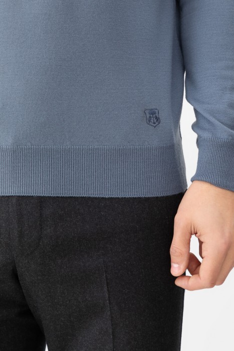 Товар синего цвета с внутренней стороны