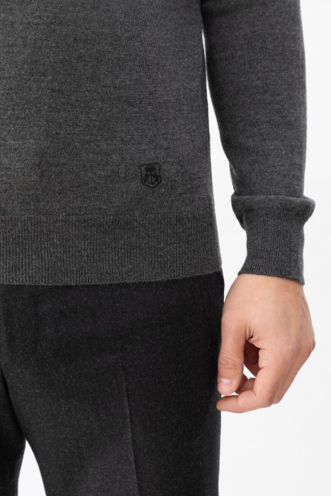 Товар серого цвета с внутренней стороны