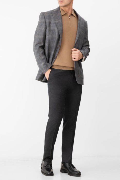 Товар бежевого цвета с внутренней стороны