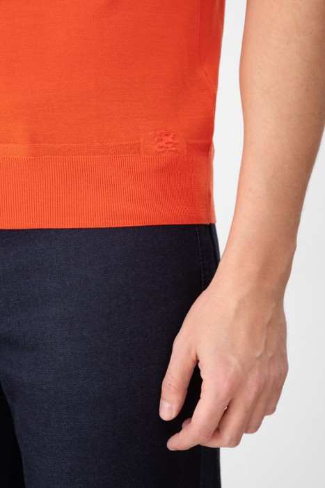 Товар оранжевого цвета с внутренней стороны