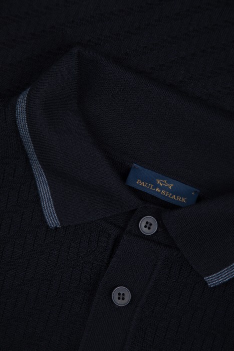 поло  из шерсти спереди