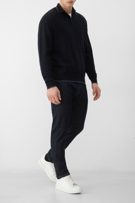 Товар синего цвета с внутренней стороны