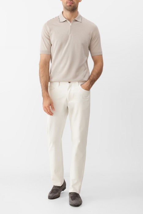 Товар бежевого цвета с внутренней стороны